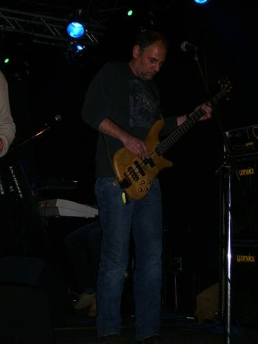 20061020_AbtprimasFeedback_27_bassist.JPG